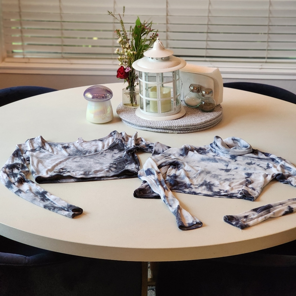 Garage tie dye crop tops. 2 included. Size:Medium